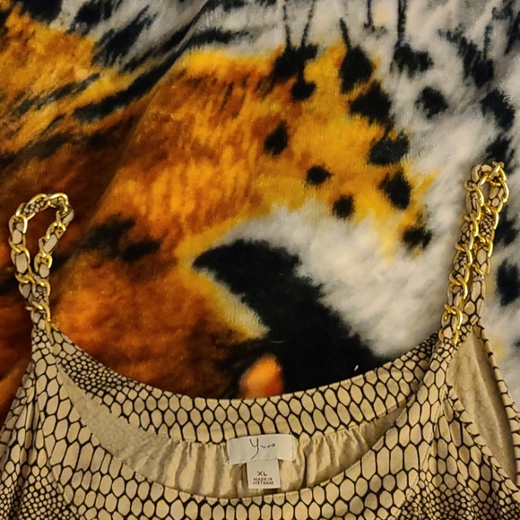 Tank top - Picture 2 of 4